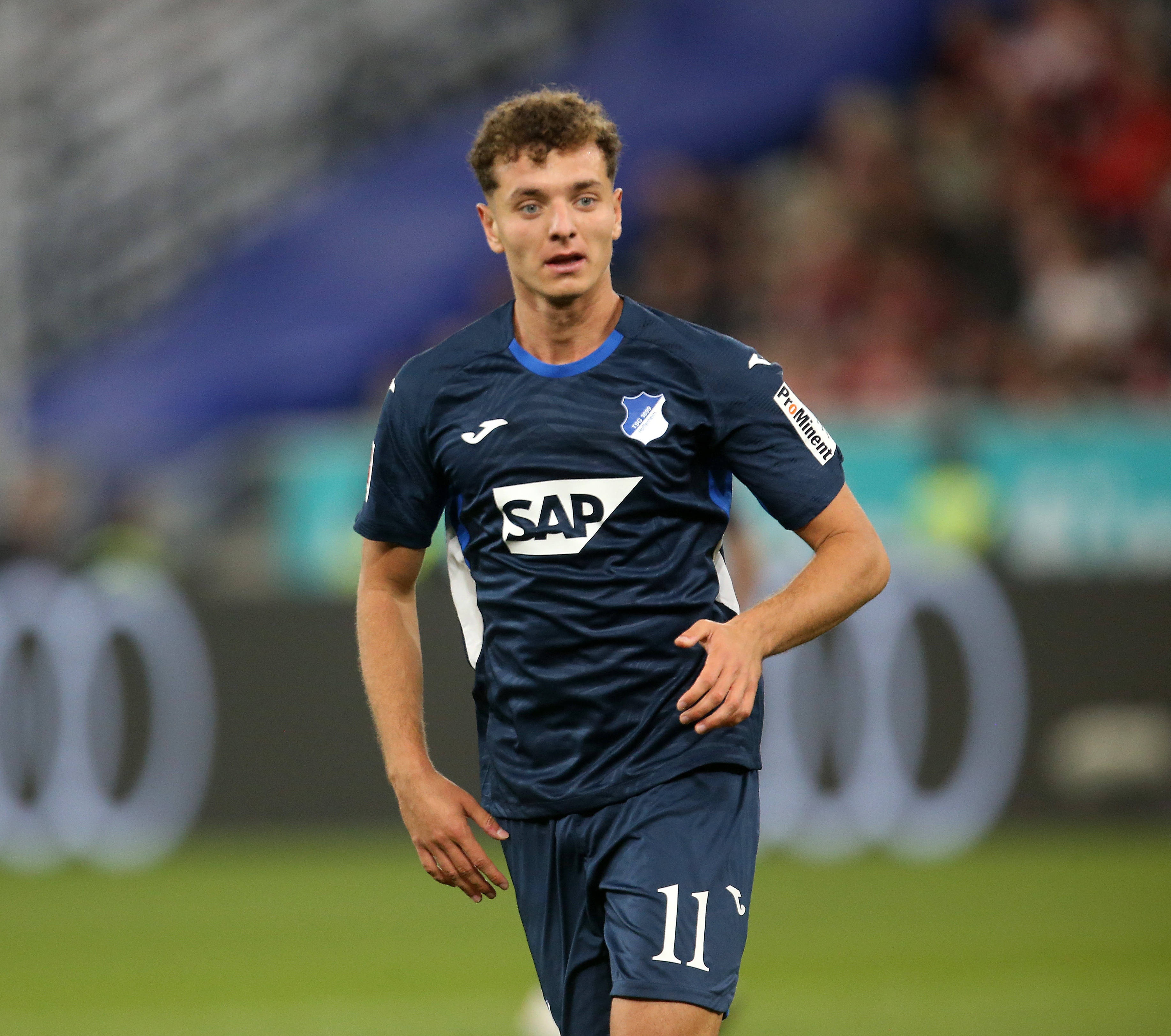 每体:巴萨关注霍芬海姆前锋阿斯拉尼,球员也优先考虑加盟巴萨